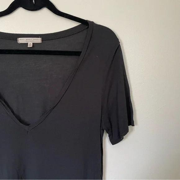 Truly Madly Deeply | Black Deep V-Neck Tee | Size Medium - Picture 4 of 10